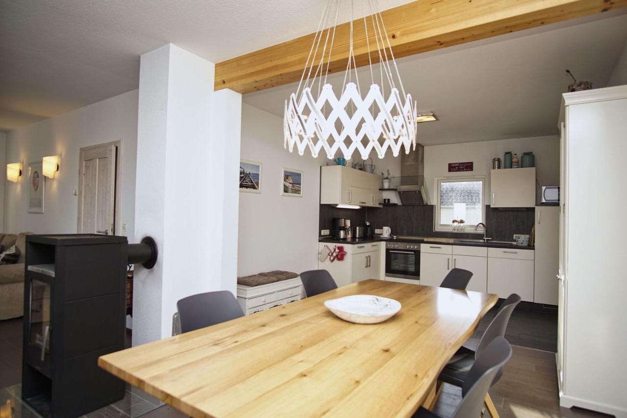 Komfortables Haus Mit Kamin, Sauna, Garten, Terrasse - Ferienhaus Sternschnuppe Wiek auf Rügen Kültér fotó